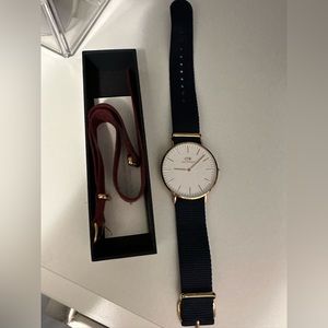 Daniel Wellington watch comes with second strap